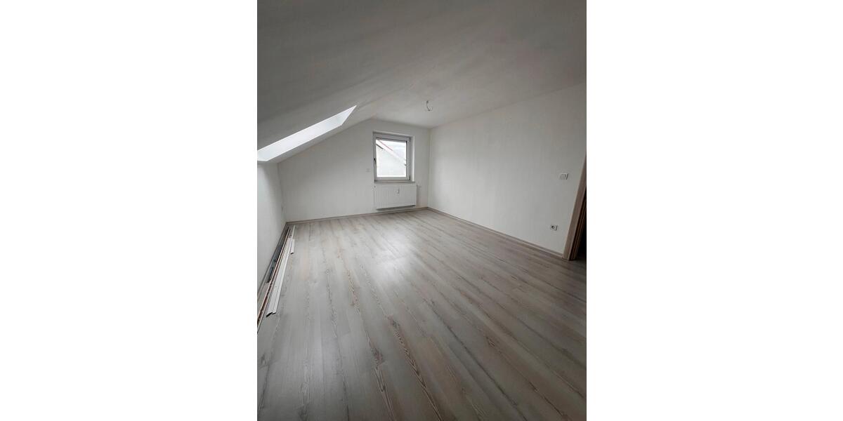 Dachgeschoßwohnung Tauberbischofsheim - 3 Zimmer, 87 m&sup2;, 1.100&euro; | Angebot:25636983