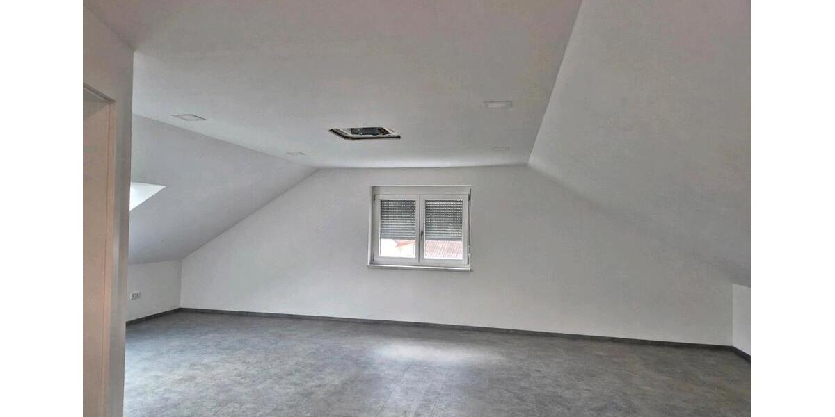 Dachgeschoßwohnung Urspringen - 3 Zimmer, 65 m&sup2;, 650&euro; | Angebot:25402308