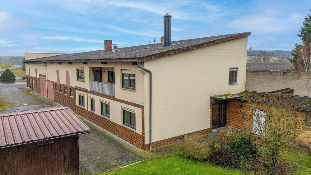 Großzügiges Wohnhaus mit Einliegerwohnung und viel Potenzial - Ideal für Handwerker und Investoren 8 zimmer