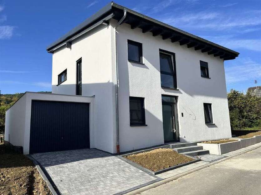 Haus zum Kaufen in Tauberbischofsheim-Hochhausen 410.000 € 152 m²