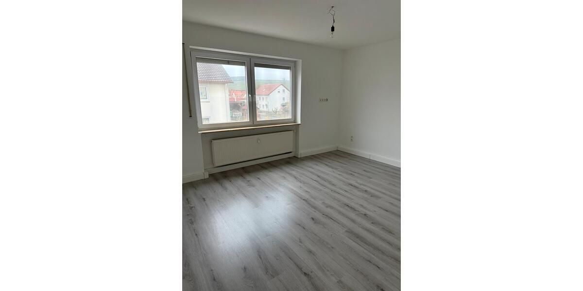 Etagenwohnung Sommerach - 4 Zimmer, 100 m&sup2;, 1.200&euro; | Angebot:26121868