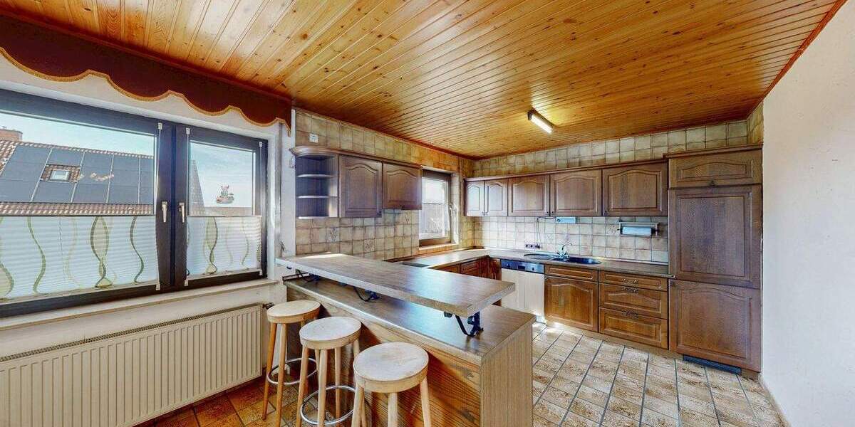 Mehrfamilienhaus, Wohnhaus Waldbüttelbrunn - 7 Zimmer, 164 m&sup2;, 380.000&euro; | Angebot:26016142