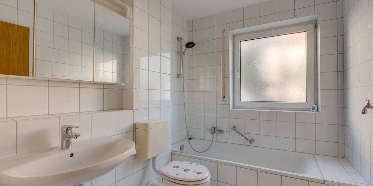 Etagenwohnung Höchberg - 2 Zimmer, 61 m&sup2;, 720&euro; | Angebot:26108134