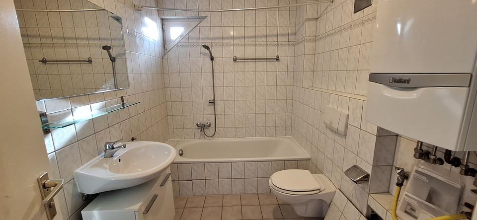 Dachgeschoßwohnung Zellingen - 3 Zimmer, 65 m&sup2;, 680&euro; | Angebot:25404623