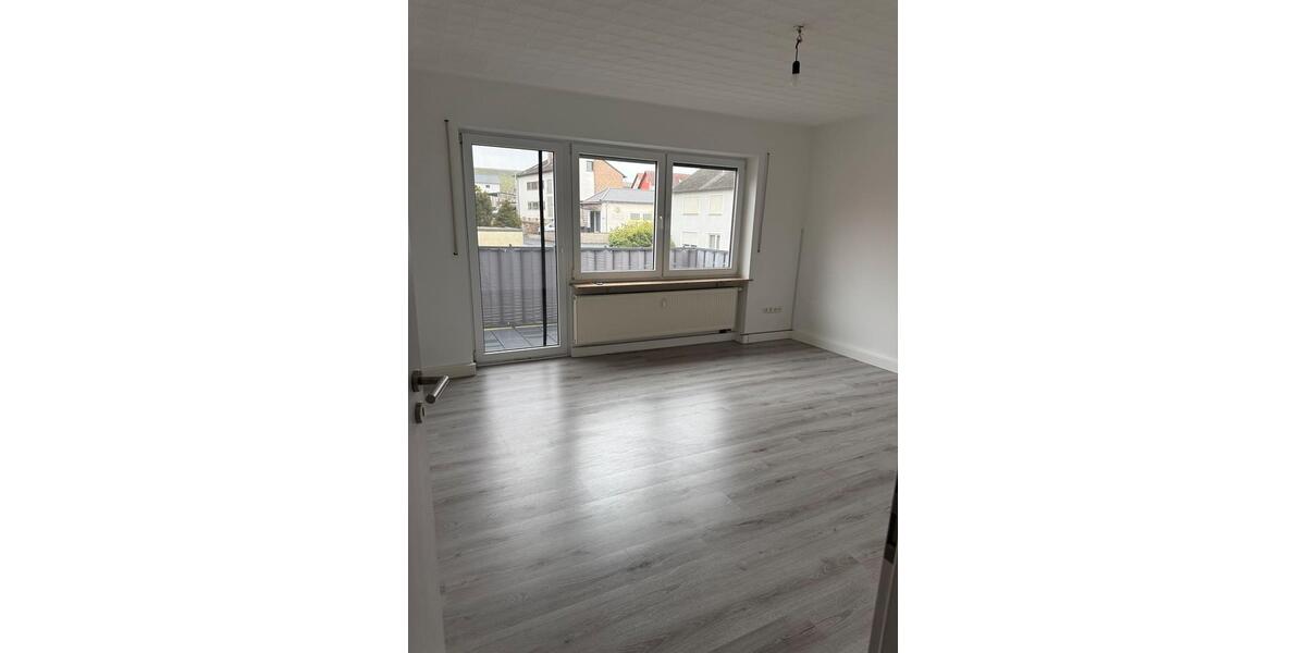 Etagenwohnung Sommerach - 4 Zimmer, 100 m&sup2;, 1.200&euro; | Angebot:26121868