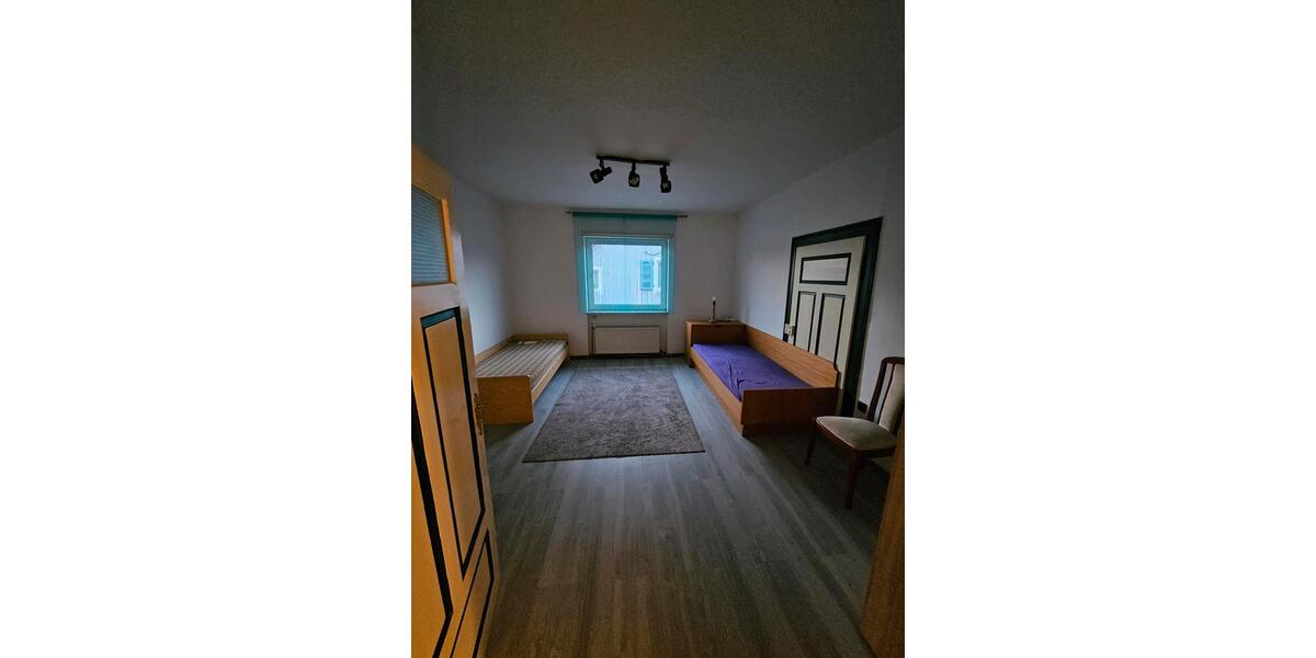 Etagenwohnung Gaukönigshofen - 5 Zimmer, 136 m&sup2;, 400&euro; | Angebot:25827672