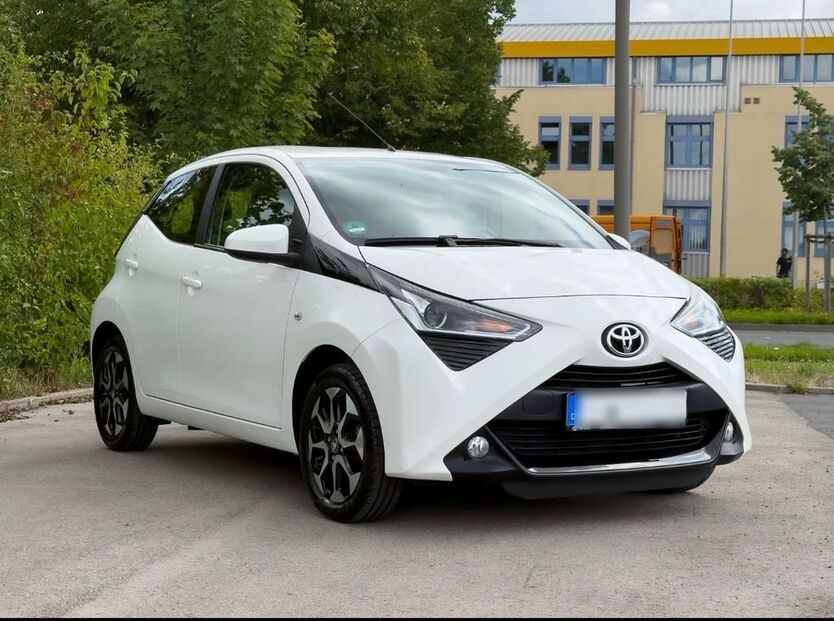 Toyota Aygo (X) 56.600 km 8.300 € Würzburg 97084