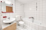 Ruhig wohnen, stadtnah leben – 2-Zimmer-Wohnung mit Dachloggia und Tiefgaragenstellplatz - Etagenwohnung würzburg Versbach | Angebot:27144301