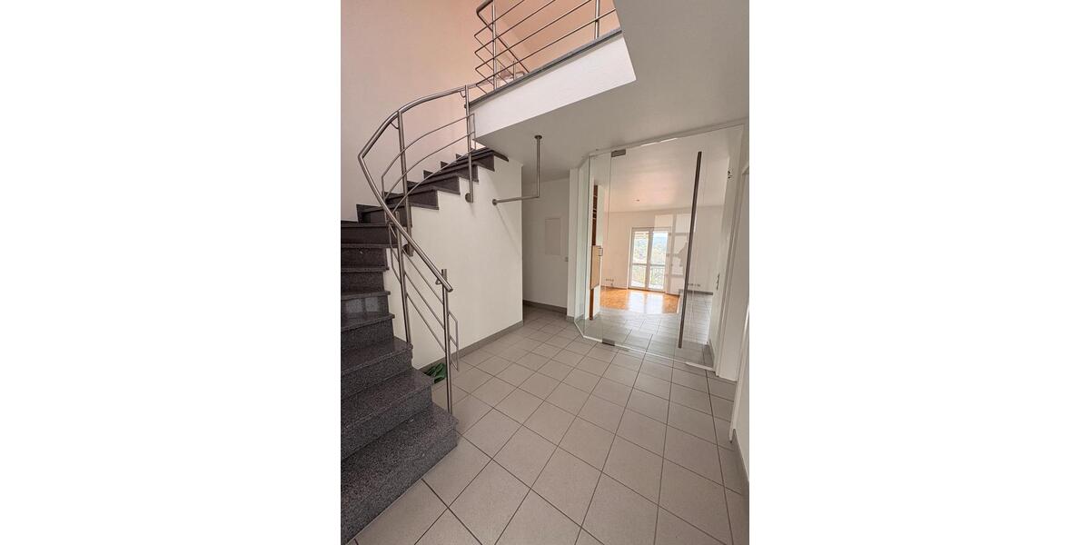 Maisonettenwohnung Würzburg Dürrbachau - 4 Zimmer, 134 m&sup2;, 1.650&euro; | Angebot:26256521