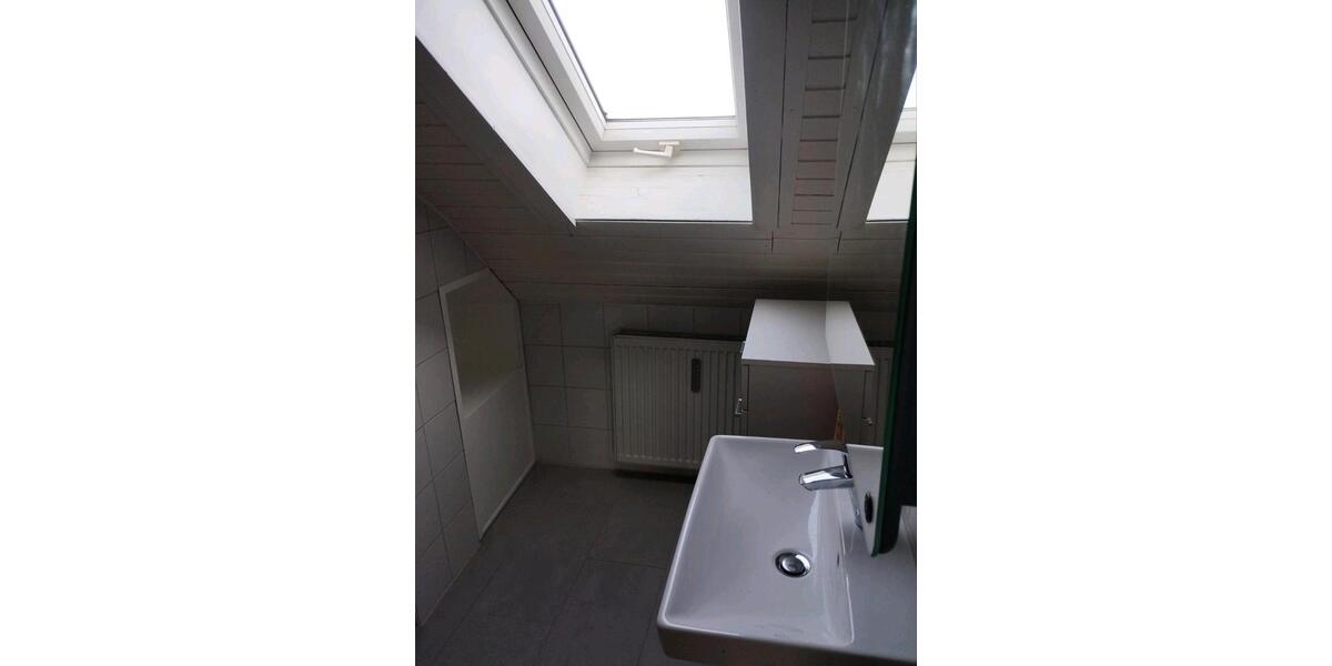 Dachgeschoßwohnung Waldbüttelbrunn - 3 Zimmer, 75 m&sup2;, 1.000&euro; | Angebot:26598082