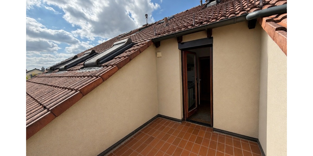 Ruhig wohnen, stadtnah leben – 2-Zimmer-Wohnung mit Dachloggia und Tiefgaragenstellplatz - Etagenwohnung würzburg Versbach | Angebot:27144301