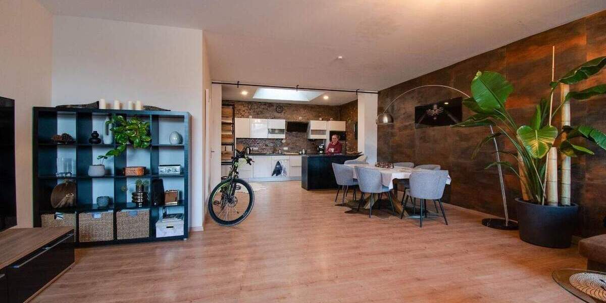 Etagenwohnung Kitzingen - 2 Zimmer, 96 m&sup2;, 920&euro; | Angebot:24801542