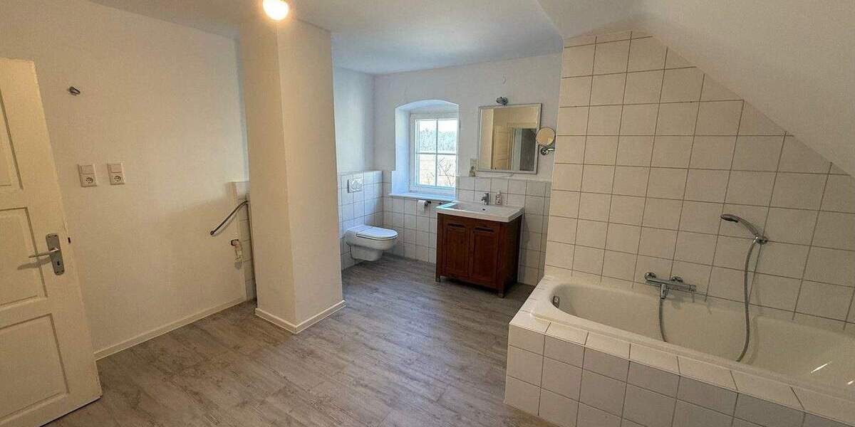 Etagenwohnung Volkach Rimbach - 5 Zimmer, 200 m&sup2;, 1.690&euro; | Angebot:25736617