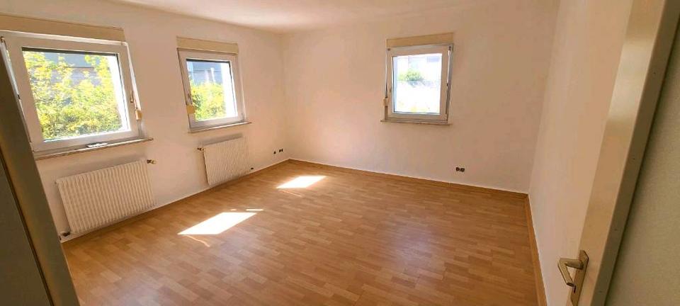 Hochparterre Ochsenfurt - 3 Zimmer, 65 m&sup2;, 500&euro; | Angebot:26208351