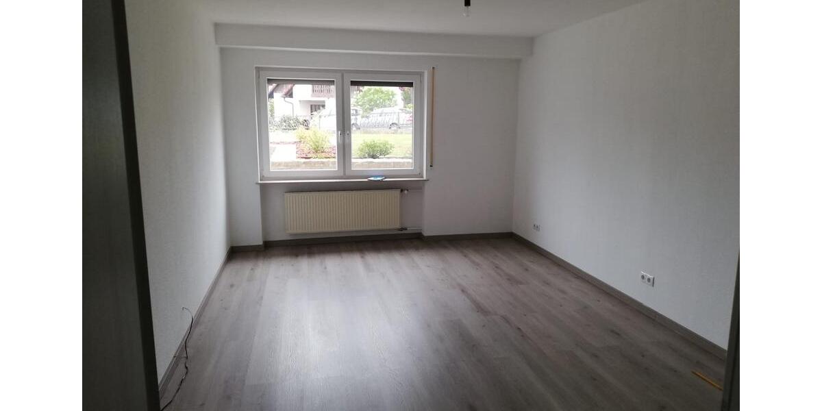 Etagenwohnung Waldbüttelbrunn - 2 Zimmer, 86 m&sup2;, 860&euro; | Angebot:26549892