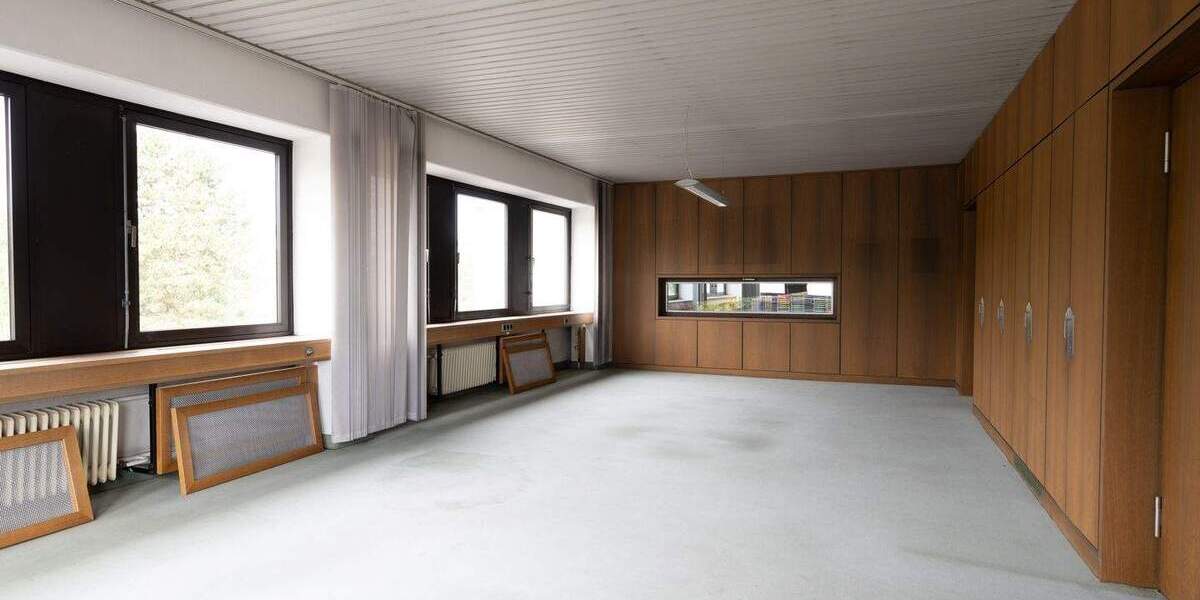 Lagerhalle mit LKW-Werkstatt und Bürogebäude zimmer