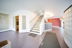 Nur 20 Minuten von Würzburg in Arnstein: Hochwertige Physiopraxis & vermietete 4-Zimmer-DG-Wohnung - Gewerbeobjekt Würzburg Würzburg | Angebot:26670132