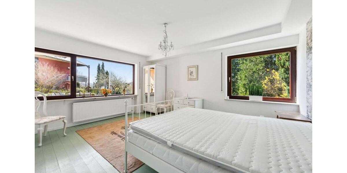 Einfamilienhaus Würzburg Dürrbachau - 8 Zimmer, 208 m&sup2;, 2.500&euro; | Angebot:26676454