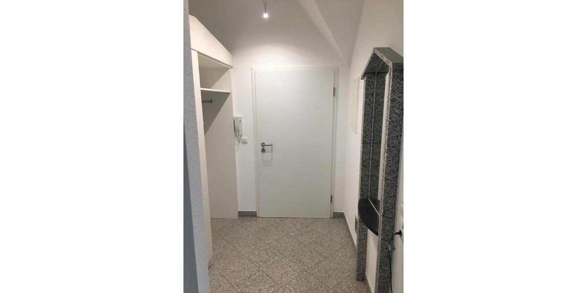 Dachgeschoßwohnung Frickenhausen am Main - 3 Zimmer, 99 m&sup2;, 1.000&euro; | Angebot:26560530