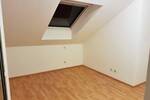 Traumhafte 3 Zimmer Wohnung mit Süd-Dachbalkon, Westloggia und Stellplatz in ruhiger Lage