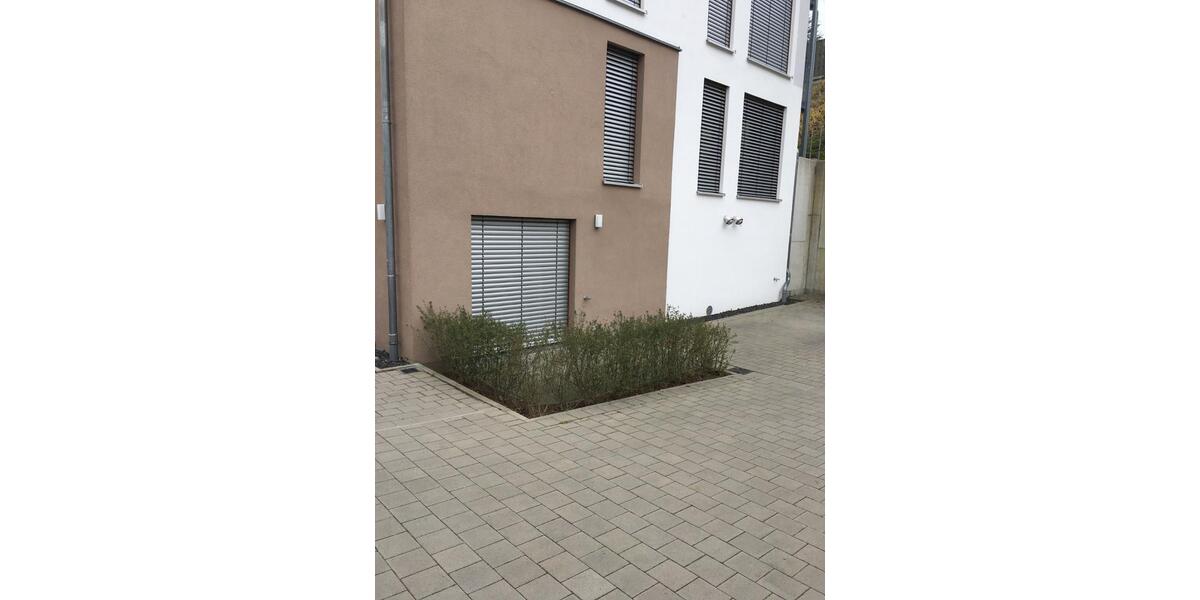 Helle 1-Zi.-Whg, Wü- Leistenstraße, Parkett, EBK, Terrasse, Stpl. 1 zimmer