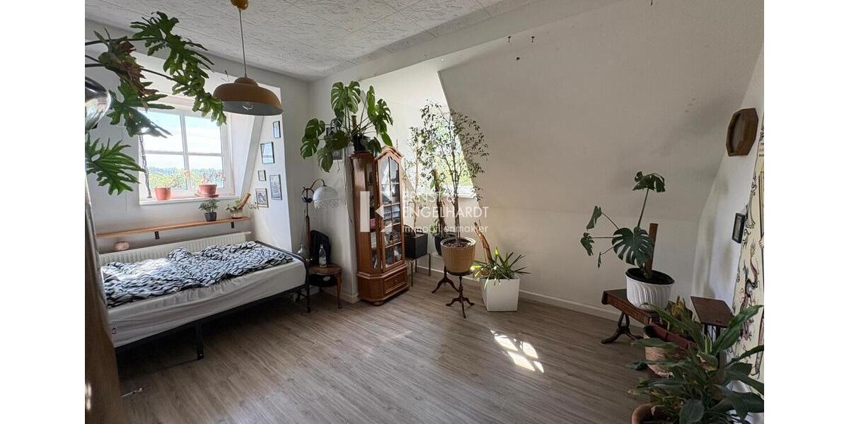 Dachgeschoßwohnung Kitzingen - 3 Zimmer, 68 m&sup2;, 600&euro; | Angebot:26663375