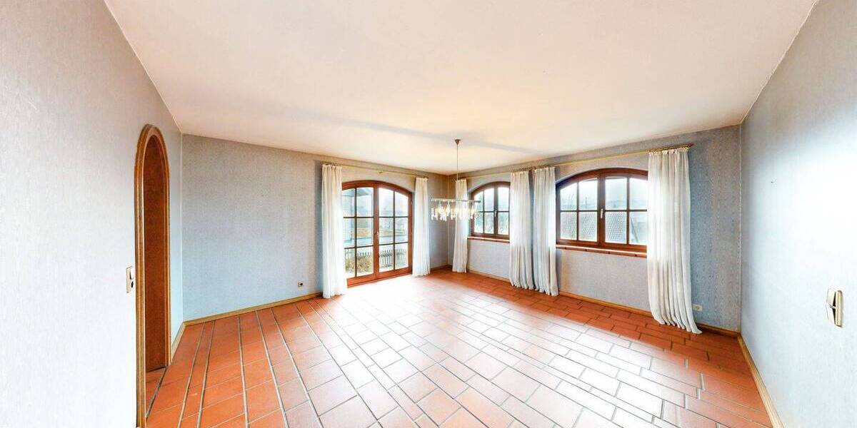 Einfamilienhaus Eibelstadt - 7 Zimmer, 331 m&sup2;, 750.000&euro; | Angebot:25984576