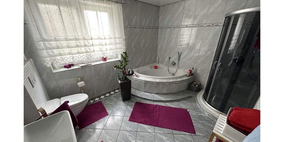 Einfamilienhaus Kitzingen - 7 Zimmer, 287 m&sup2;, 719.000&euro; | Angebot:25987663