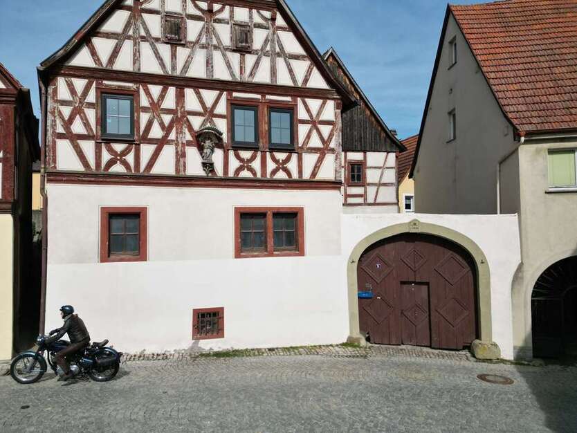 Haus zum Kaufen in Frickenhausen am Main 195.000 € 140 m²