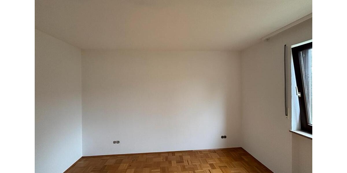 Etagenwohnung Höchberg - 3.5 Zimmer, 81 m&sup2;, 1.250&euro; | Angebot:26155361