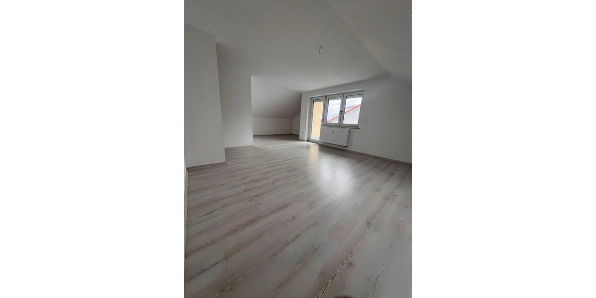 Dachgeschoßwohnung Tauberbischofsheim - 3 Zimmer, 87 m&sup2;, 1.100&euro; | Angebot:25636983