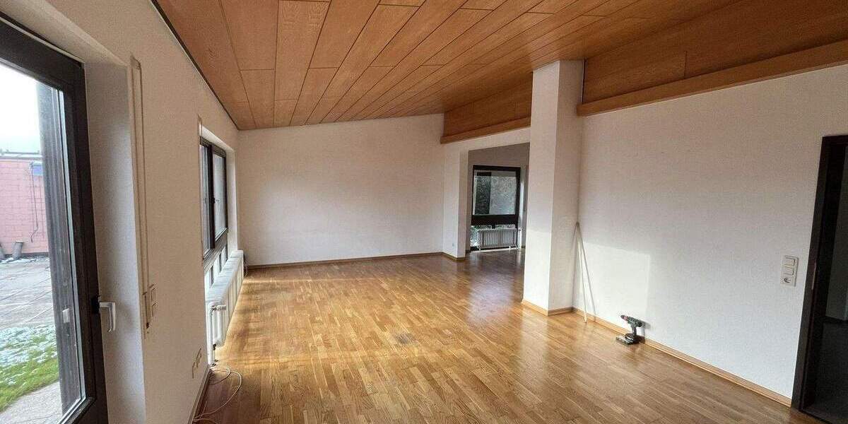 Freistehender Bungalow mit 2 Appartements 7 zimmer