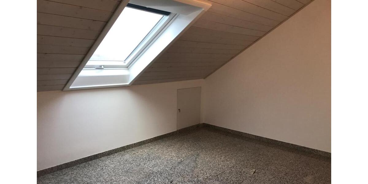 Dachgeschoßwohnung Reichenberg - 4 Zimmer, 100 m&sup2;, 950&euro; | Angebot:25648894