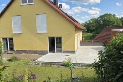 Wohn- und Geschäftshaus mit Lagerflächen, herrlicher Blick, 3 Garagen-StPl, + 4 StPl, in 97534 Waigolshausen-Hergolshausen zwischen Würzburg Schweinfurt Volkach - Haus Waigolshausen Waigolshausen | Angebot:27093957