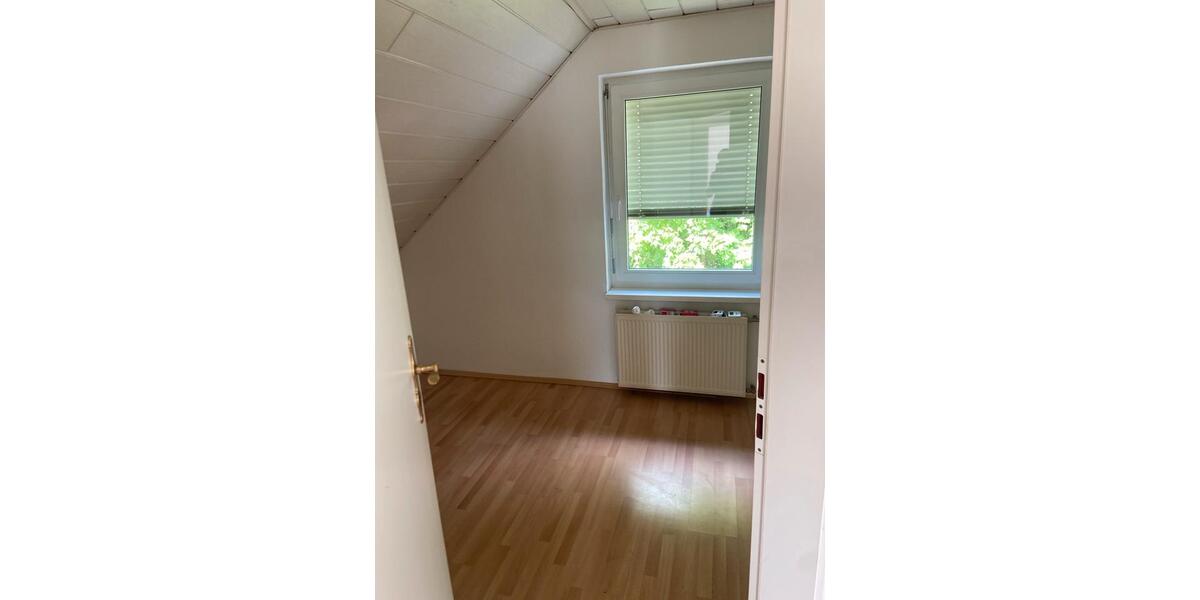 Etagenwohnung Würzburg Heuchelhof - 4 Zimmer, 100 m&sup2;, 1.400&euro; | Angebot:26233579