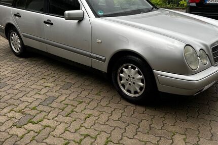 Mercedes-Benz E 240 203.000 km 1.499 € Arnstein 97450