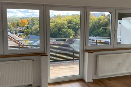 Helle neu modernisierte 3-Zimmer-Dachgeschosswohnung mit Loggia 3 zimmer