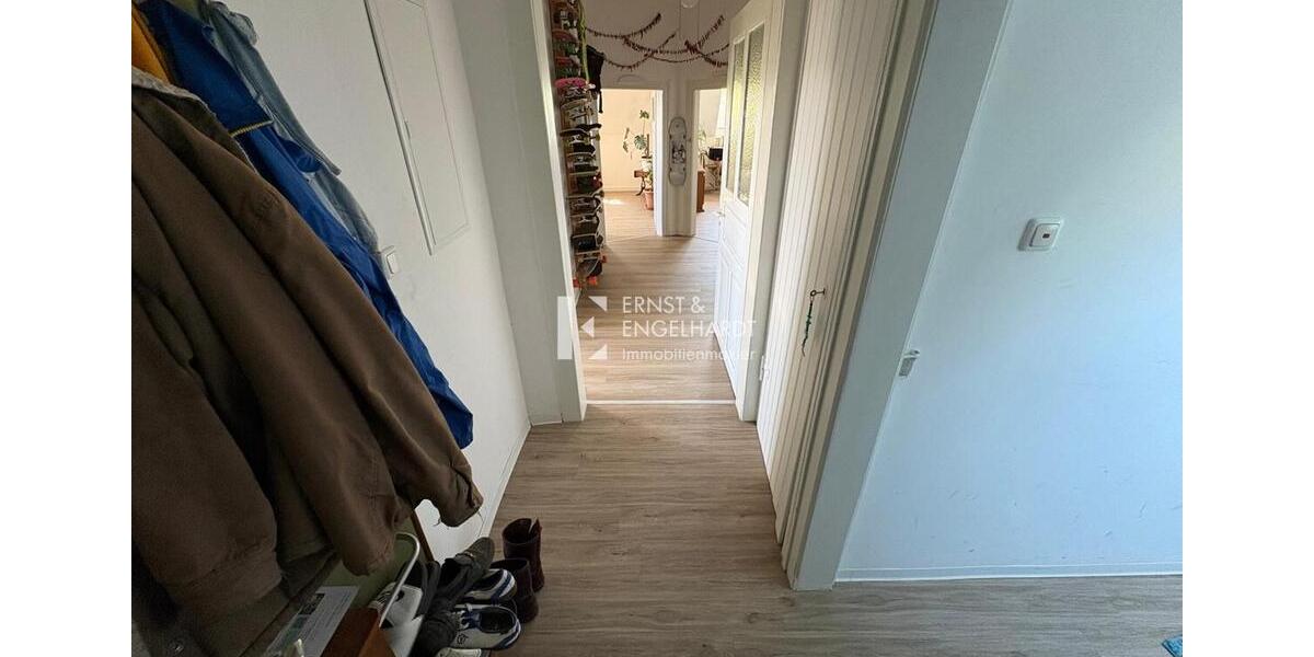Dachgeschoßwohnung Kitzingen - 3 Zimmer, 68 m&sup2;, 600&euro; | Angebot:26663375