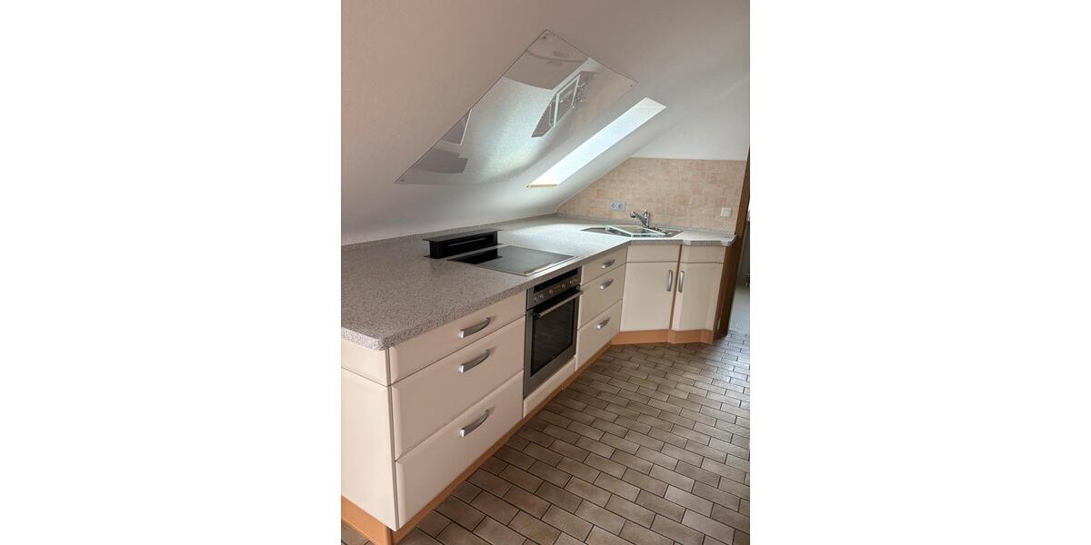 Dachgeschoßwohnung Waldbüttelbrunn - 1 Zimmer, 27 m&sup2;, 420&euro; | Angebot:26626290