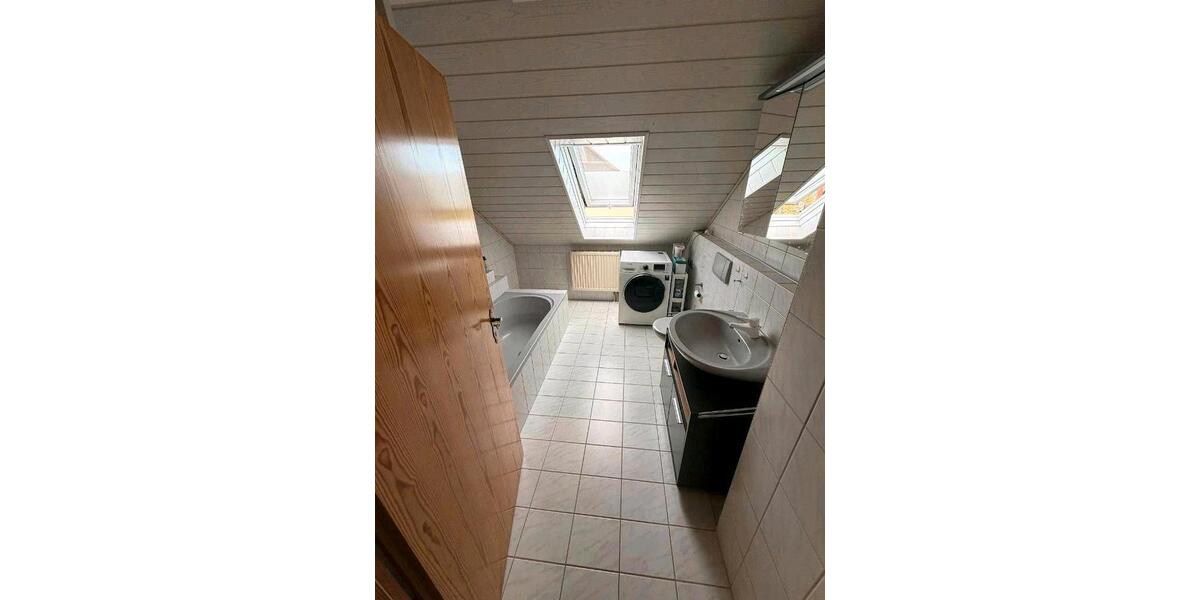 Dachgeschoßwohnung Prosselsheim - 4 Zimmer, 120 m&sup2;, 700&euro; | Angebot:26211442