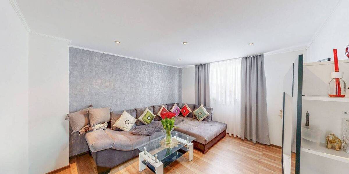 Mehrfamilienhaus, Wohnhaus Geroldshausen - 6 Zimmer, 141 m&sup2;, 420.000&euro; | Angebot:25997017