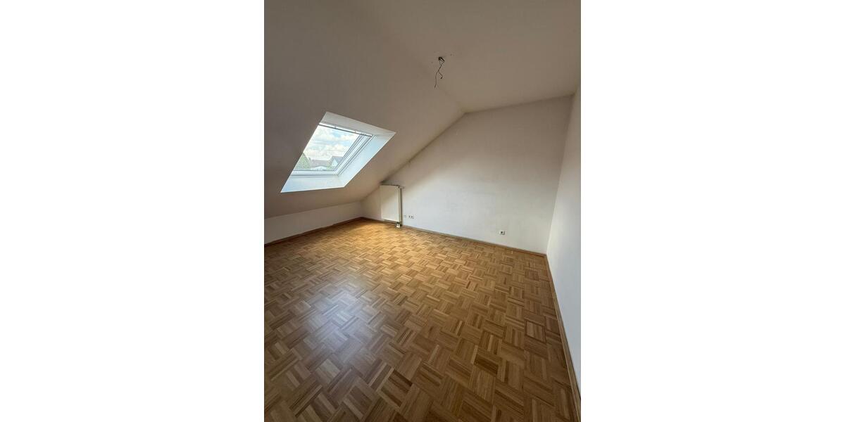 Dachgeschoßwohnung Waldbüttelbrunn - 4 Zimmer, 150 m&sup2;, 555.000&euro; | Angebot:27021231