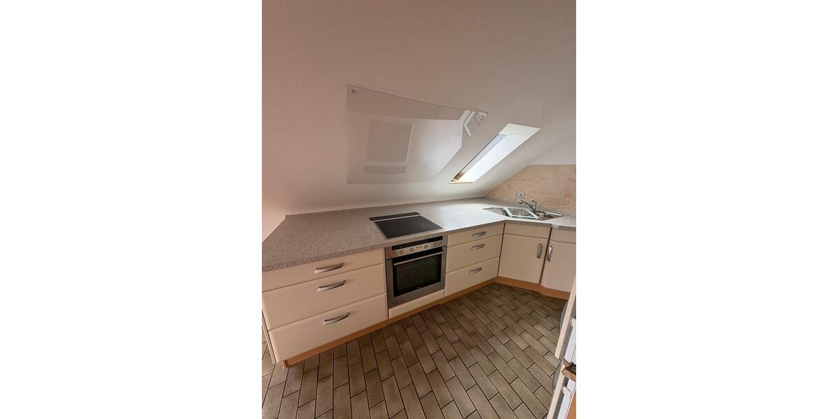 Dachgeschoßwohnung Waldbüttelbrunn - 1 Zimmer, 27 m&sup2;, 420&euro; | Angebot:26626290