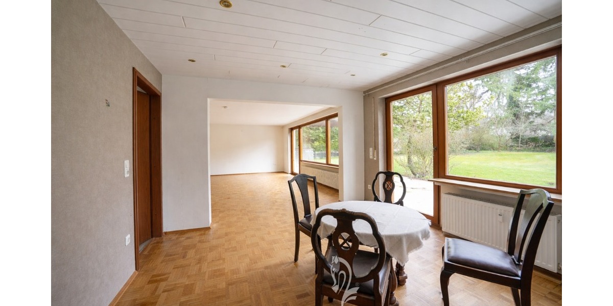 Architektenhaus mit großzügiger Einliegerwohnung und großem Garten in attraktiver Wohnlage - Einfamilienhaus Unterpleichfeld | Angebot:26321812