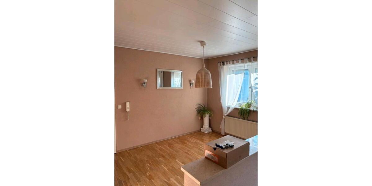 Erdgeschoßwohnung Neubrunn - 3 Zimmer, 120 m&sup2;, 1.100&euro; | Angebot:26459672