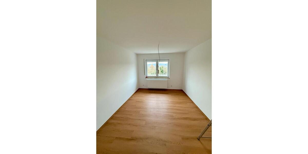 Etagenwohnung Eibelstadt - 3 Zimmer, 100 m&sup2;, 1.200&euro; | Angebot:24659443