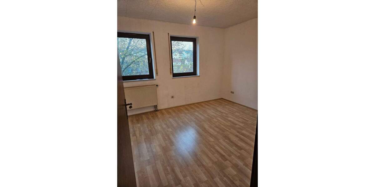 Etagenwohnung Höchberg - 3 Zimmer, 69 m&sup2;, 210.000&euro; | Angebot:24811986