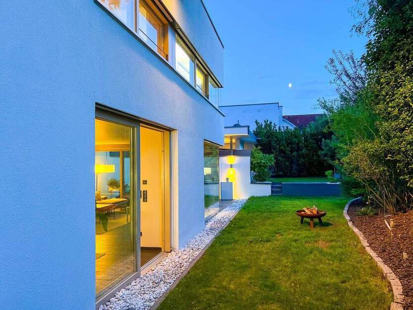 EIN ARCHITEKTONISCHES MEISTERWERK IM GRÜNEN