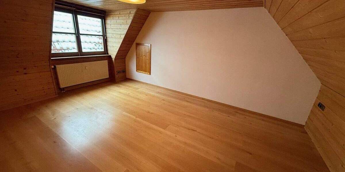 Etagenwohnung Volkach Escherndorf - 4 Zimmer, 110 m&sup2;, 195.000&euro; | Angebot:25673735
