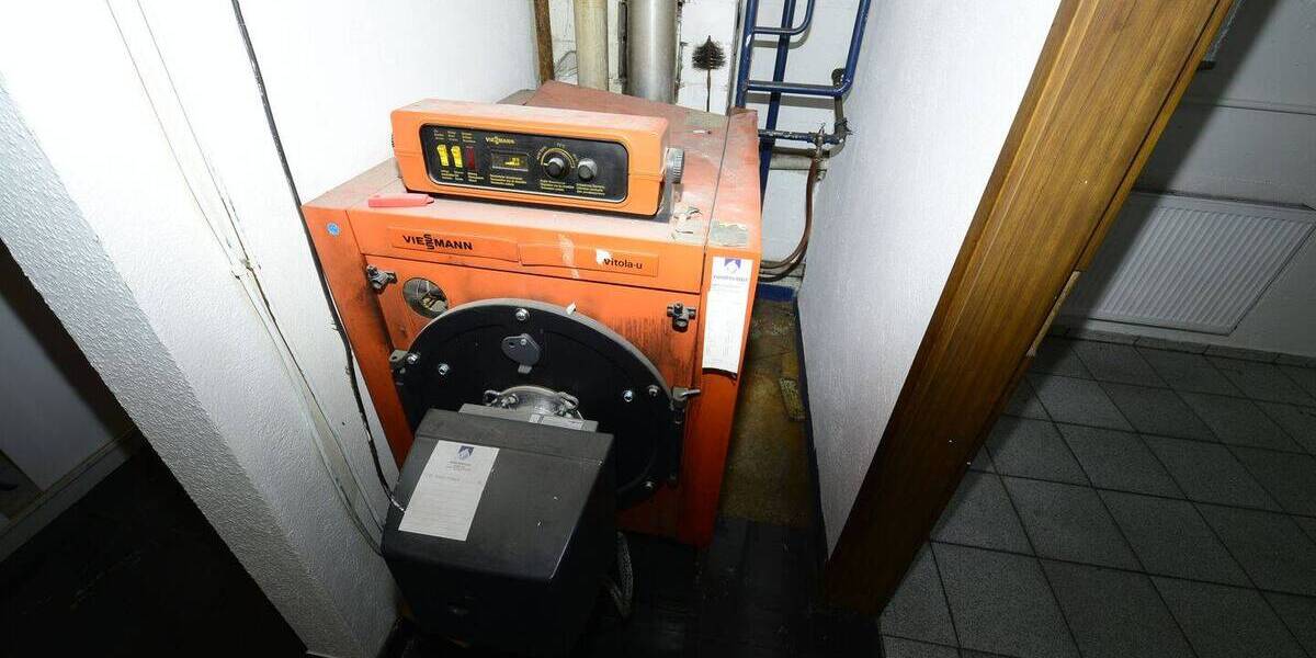 3-D-Virtual-Tour! Große renovierte Halle mit Büroflächen in Höchberg, verkehrsgünstig gelegen zimmer